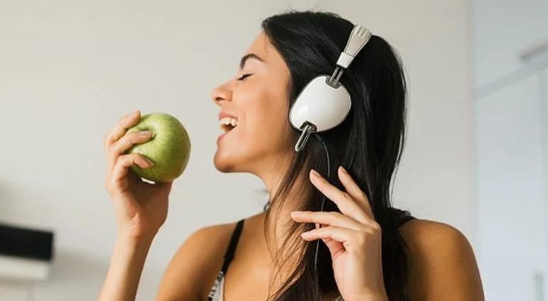 quiero escuchar música de reggaetón