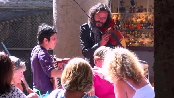 videos musicos callejeros